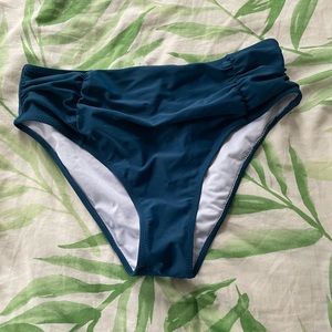 NWOT Cupshe navy ruched bikini bottoms